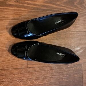 Nwot Trotters Adele’s Patent Leather Women’s HeeledLoafers/ Pumps Sz 7.5